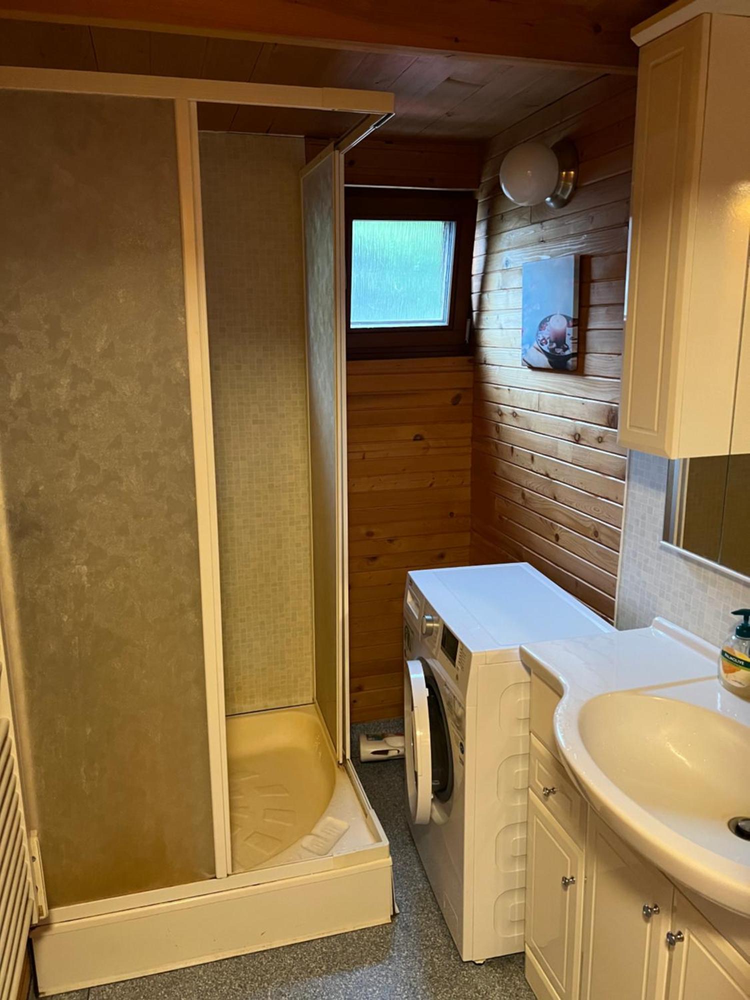 Houseboat - Beacon Of Happiness Hotel Bratislava Bagian luar foto